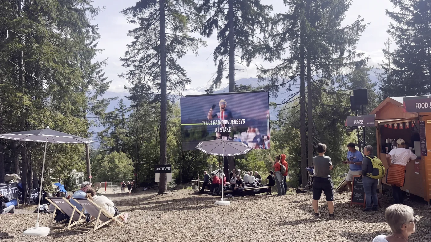 Outdoor LED screen read from the audience distance at an open-air sports venue, the picture continuous and sharp