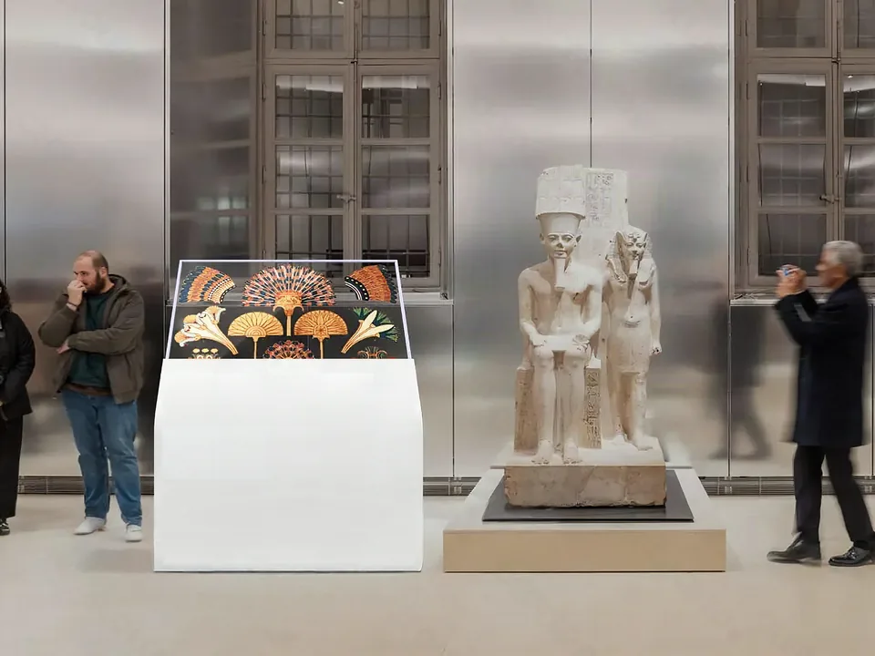 Transparent totem in front of a museum exhibit